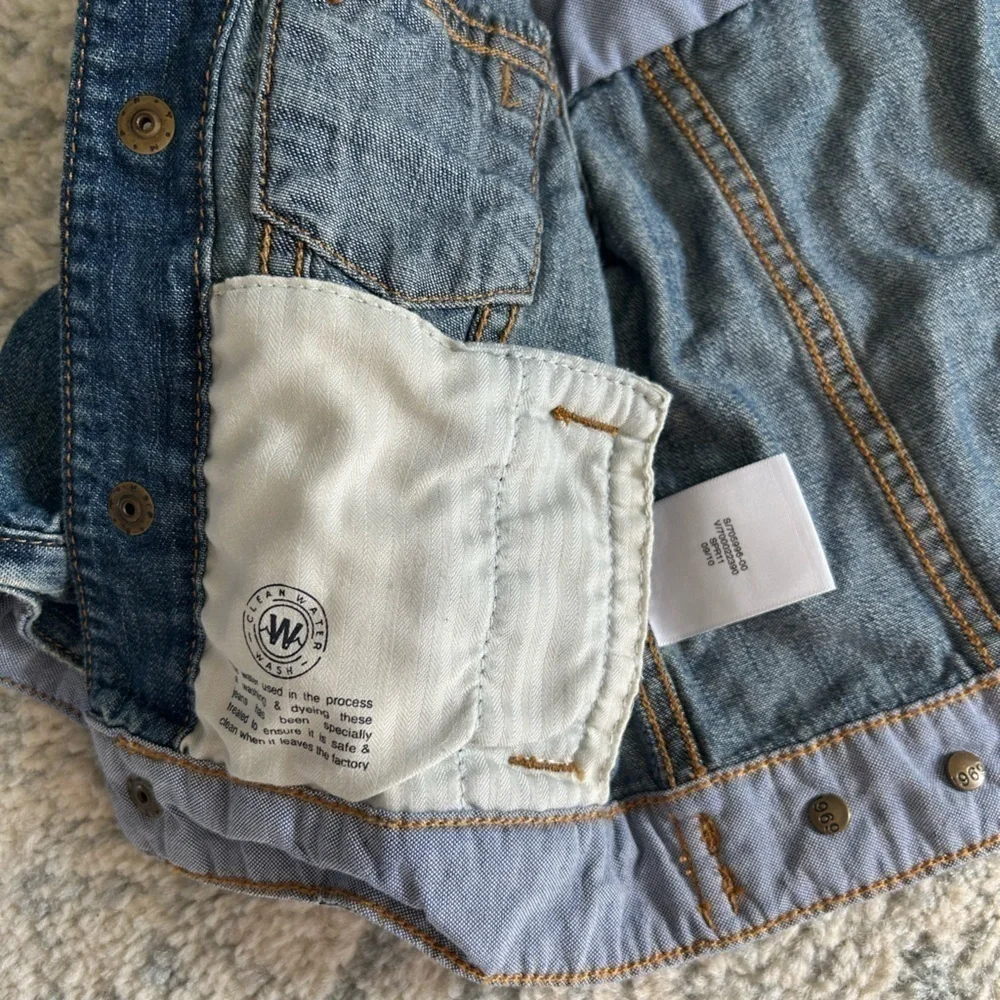 Baby Gap blue Denim Jacket size 6-12 months boy/girl